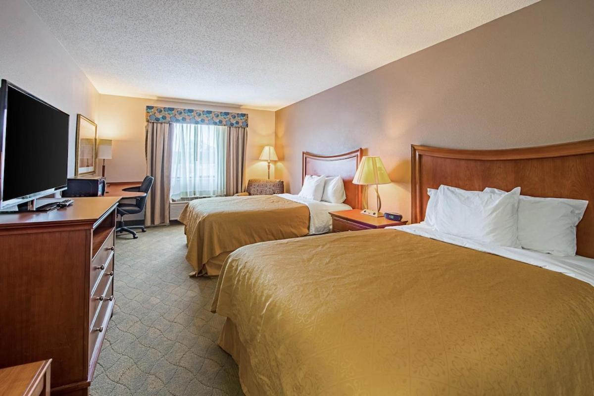 Royal Inn Suites Huntington Экстерьер фото
