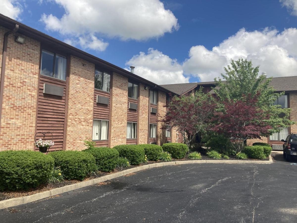 Royal Inn Suites Huntington Экстерьер фото