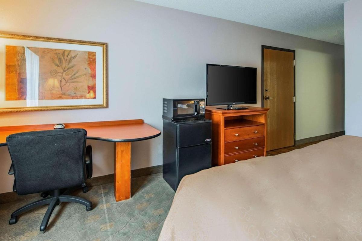 Royal Inn Suites Huntington Экстерьер фото