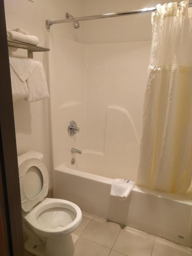 Royal Inn Suites Huntington Экстерьер фото